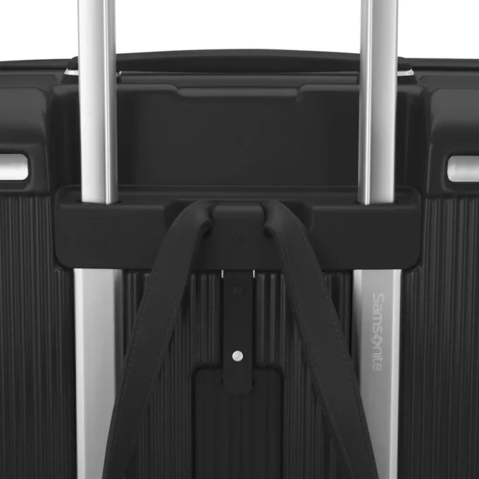Silhouette 18 hardside medium spinner