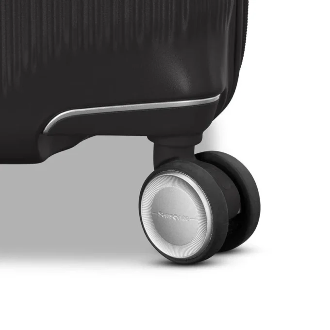 Silhouette 18 hardside medium spinner